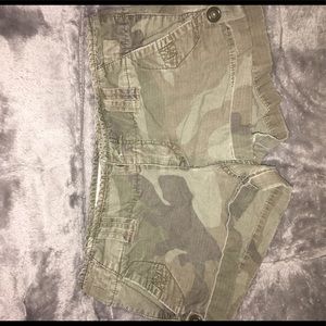 camo printed american eagle shorts